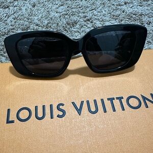 Louis Vuitton circle large cat eye Black Sunglasses with Gold Accent.